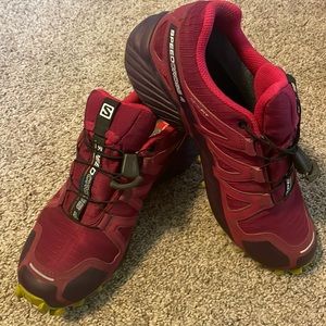 Womens trail running shoes, incredible tread, Excellent condition!